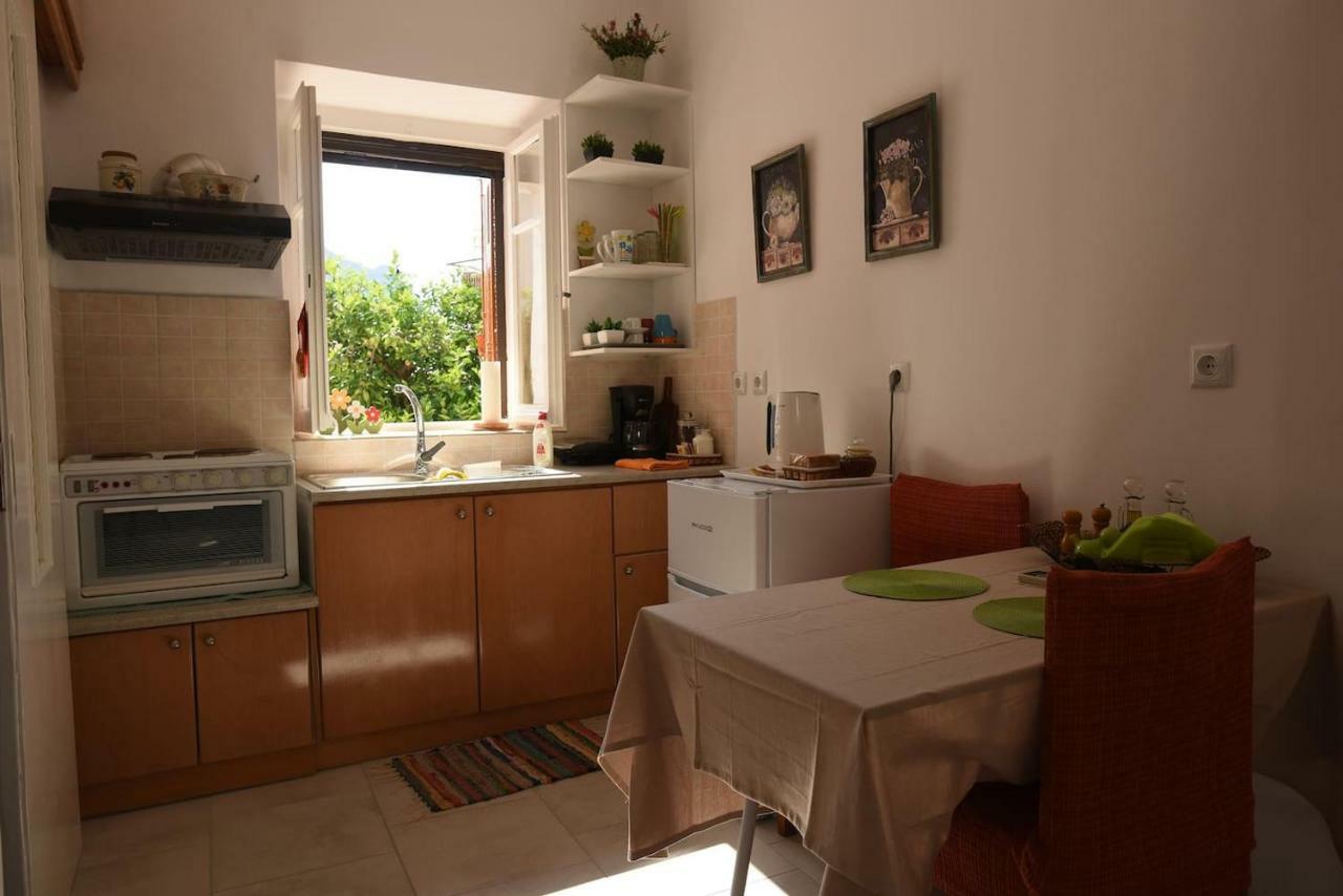 Karinia Home Leonidio Exterior photo